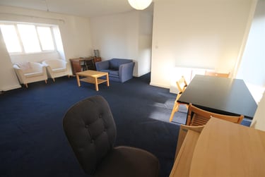 2 bed flat, Brady and Martin Court, City Centre, Newcastle, NE18SG - Image 2